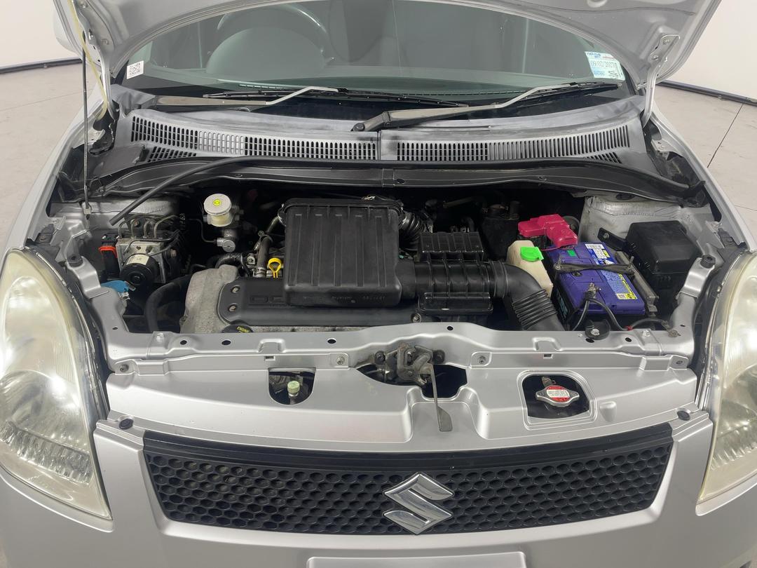 Photo '13' of Suzuki Swift