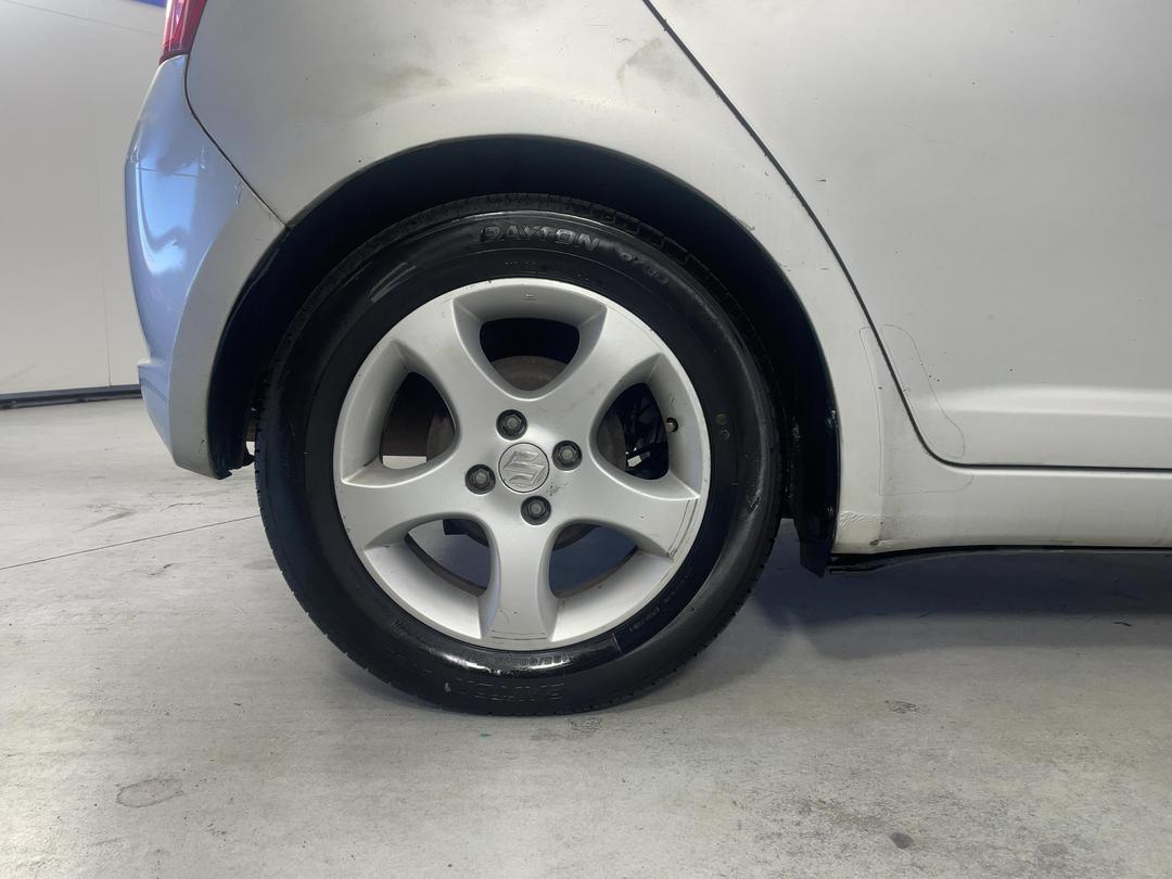 Photo '12' of Suzuki Swift