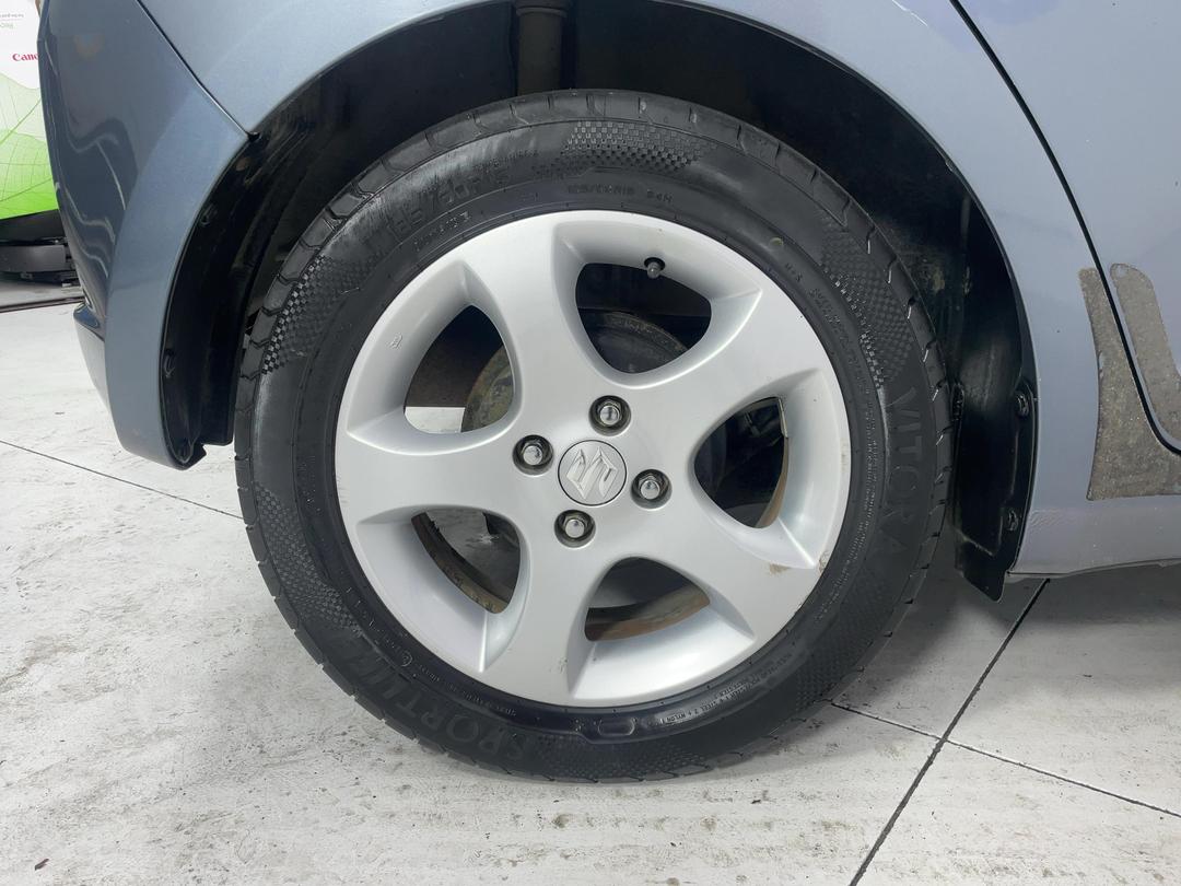 Photo '12' of Suzuki Swift