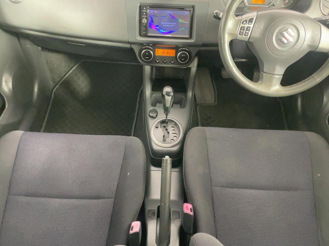 Photo '18' of Suzuki Swift