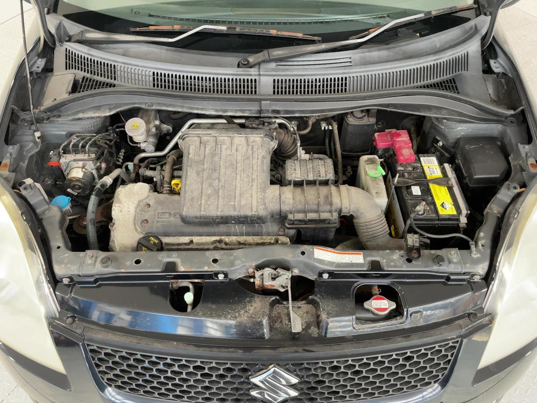 Photo '13' of Suzuki Swift
