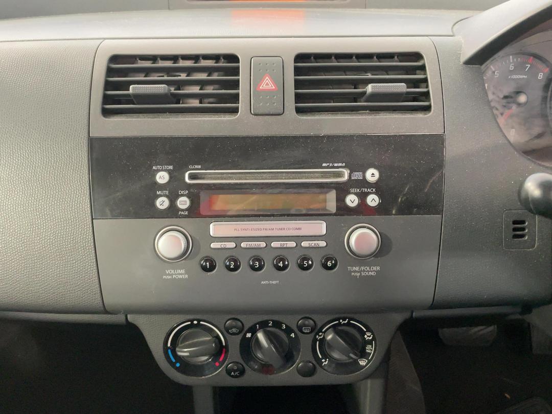 Photo '24' of Suzuki Swift