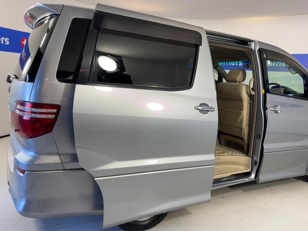 Photo '19' of Toyota Alphard