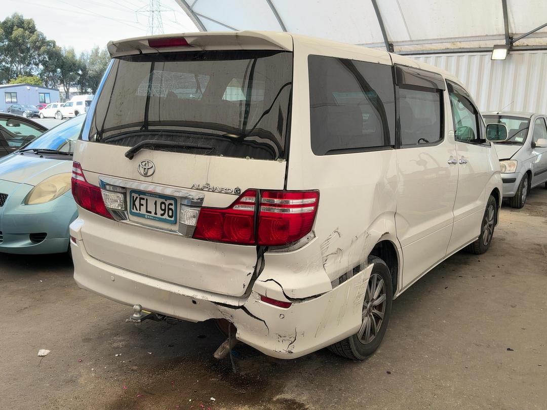 Photo '3' of Toyota Alphard V Photo '3' of Toyota Alphard V