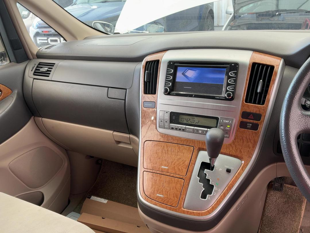 Photo '17' of Toyota Alphard V Photo '17' of Toyota Alphard V