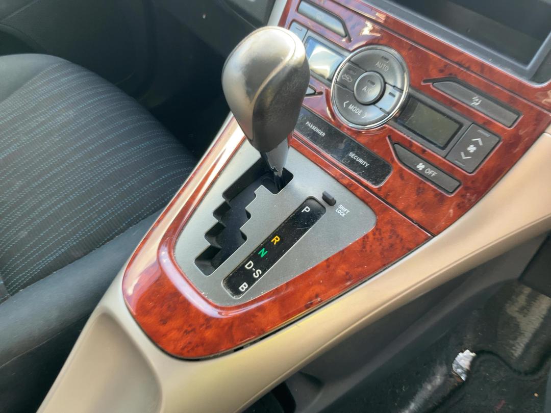 Photo '11' of Toyota Auris