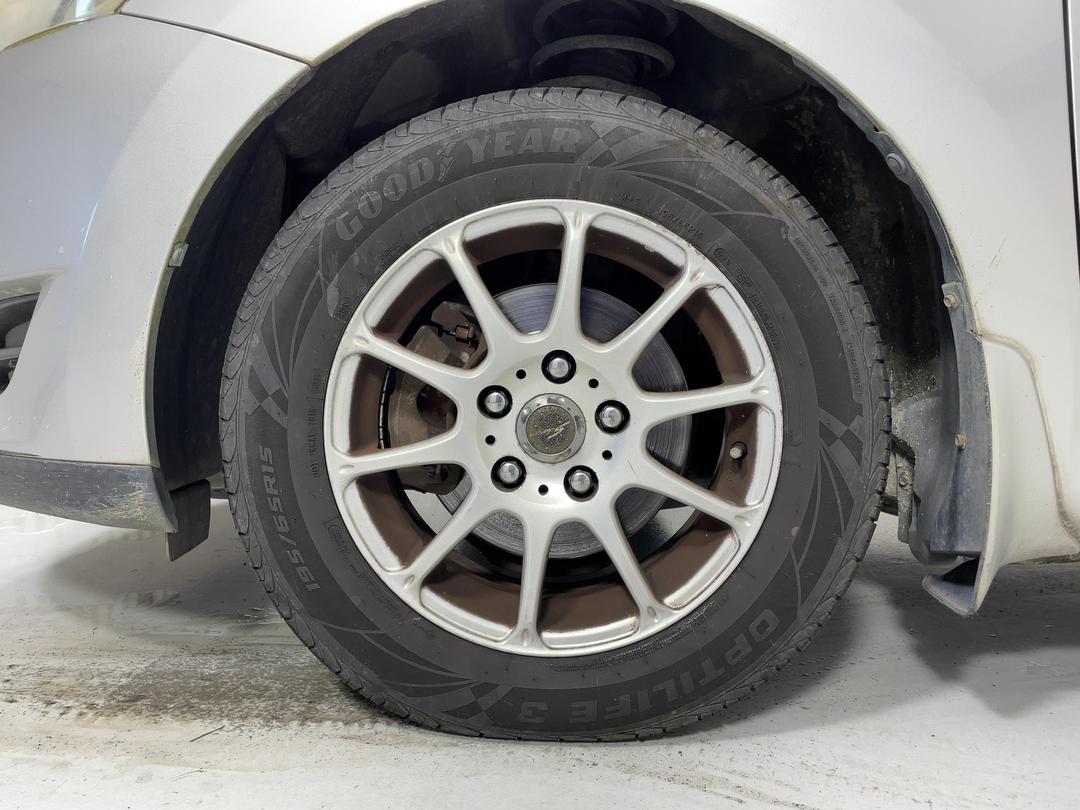 Photo '10' of Toyota Auris