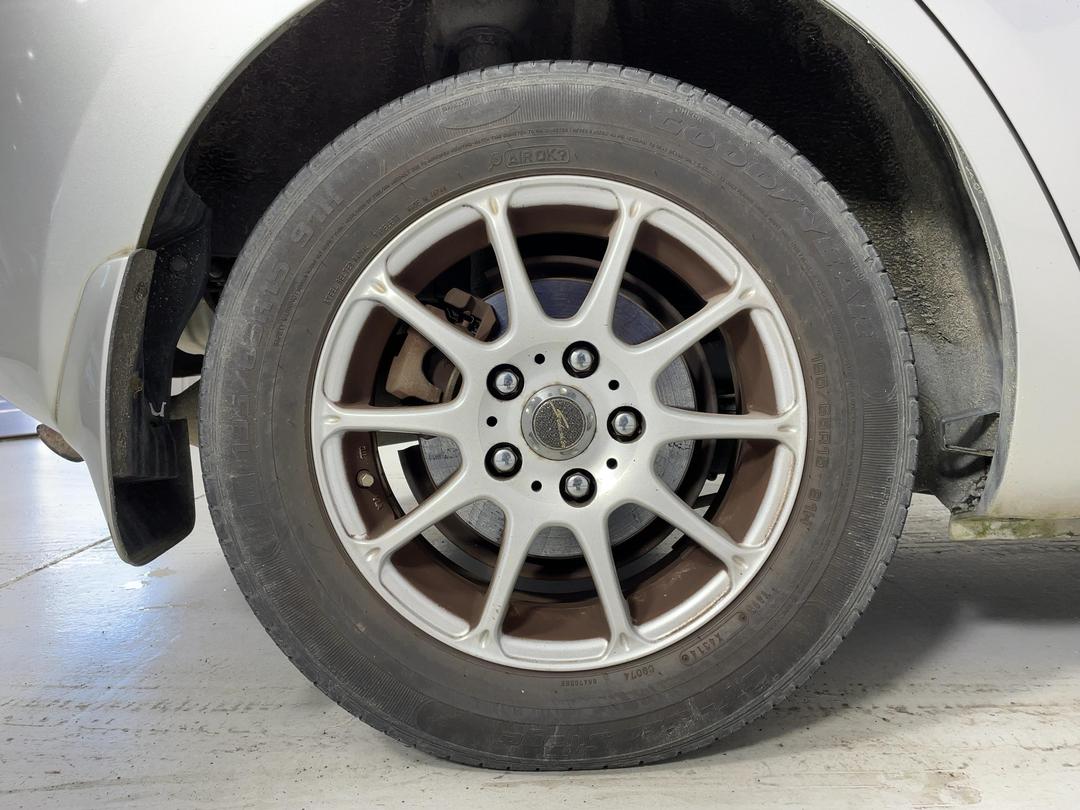 Photo '12' of Toyota Auris