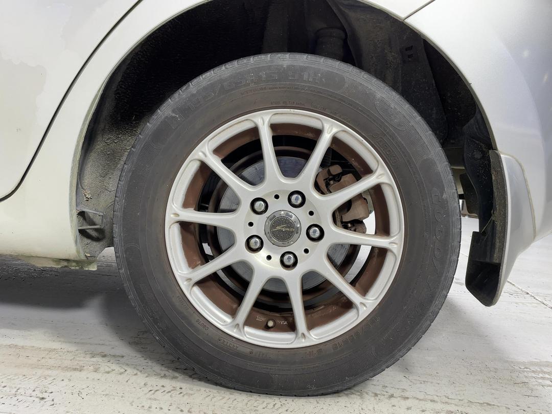 Photo '11' of Toyota Auris