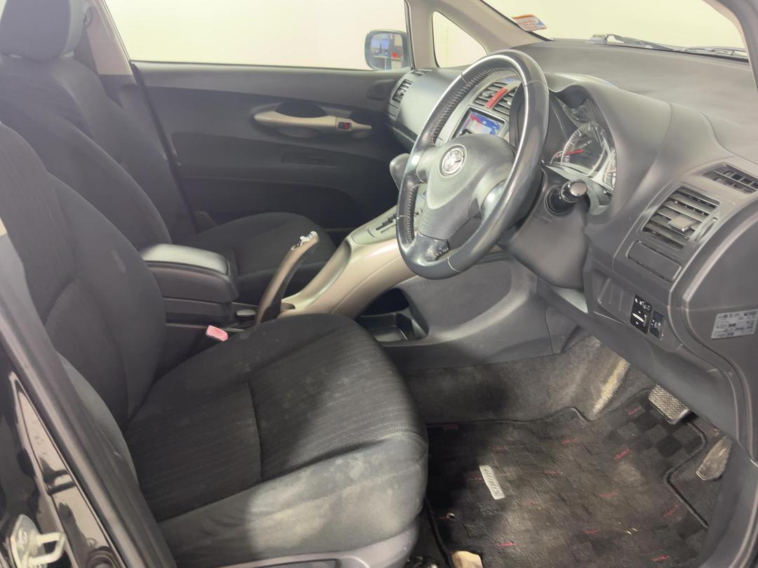 Photo '16' of Toyota Auris