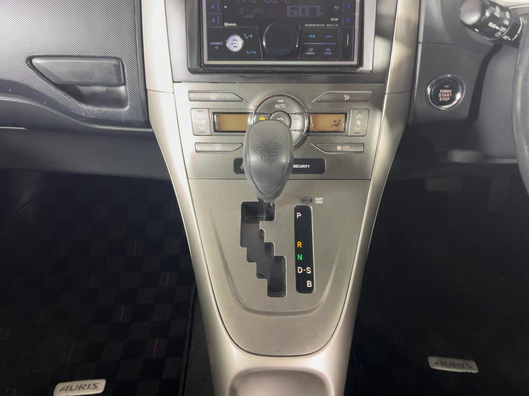 Photo '18' of Toyota Auris