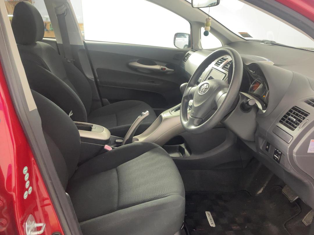 Photo '16' of Toyota Auris