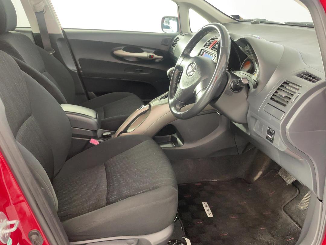Photo '16' of Toyota Auris