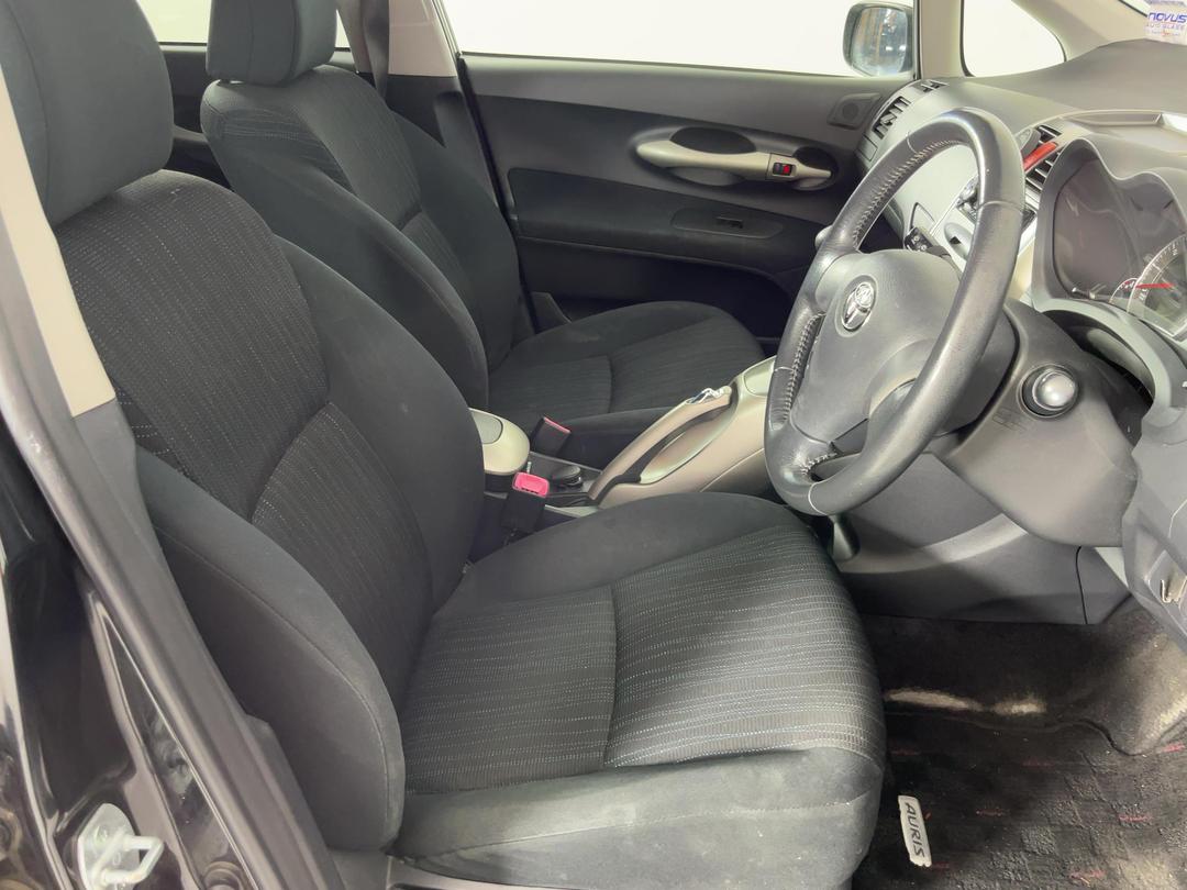 Photo '16' of Toyota Auris