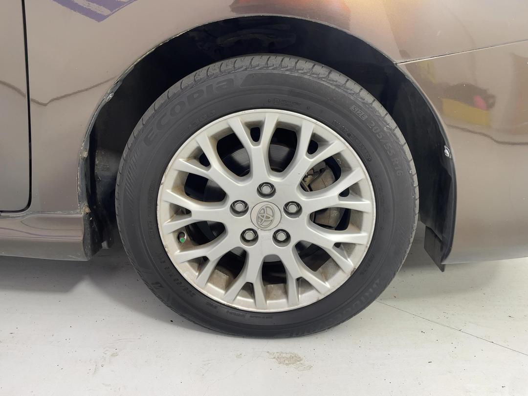 Photo '7' of Toyota Blade Photo '7' of Toyota Blade