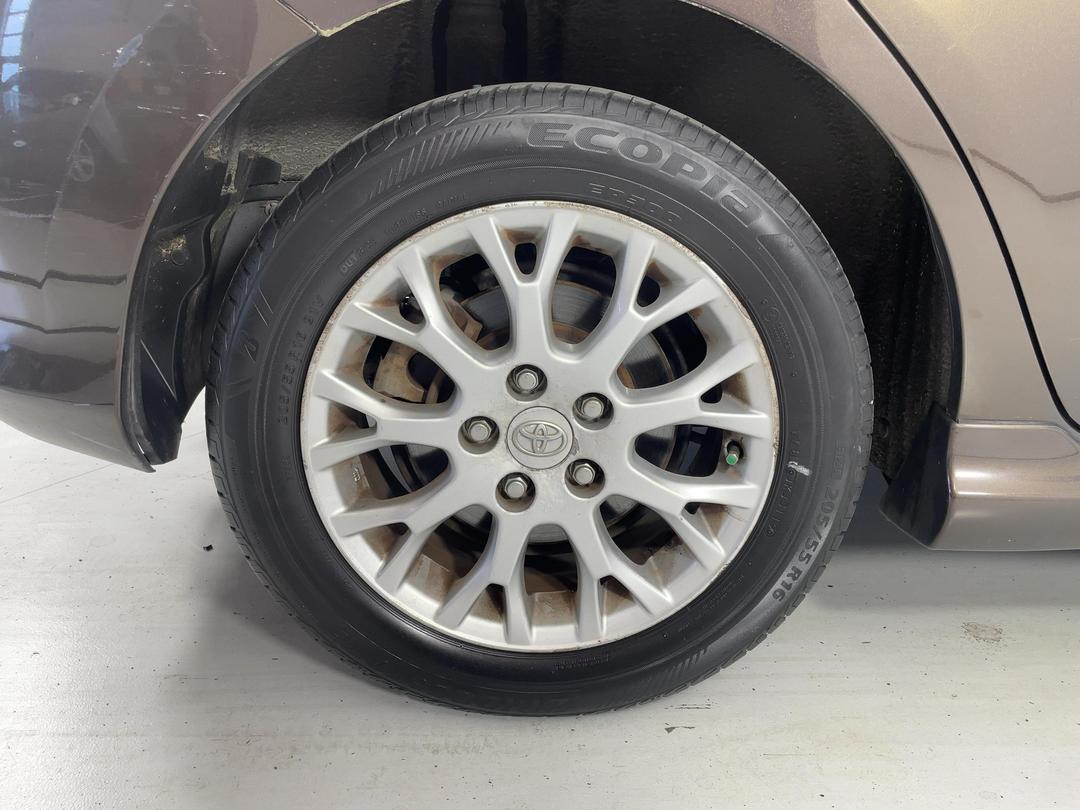 Photo '10' of Toyota Blade Photo '10' of Toyota Blade