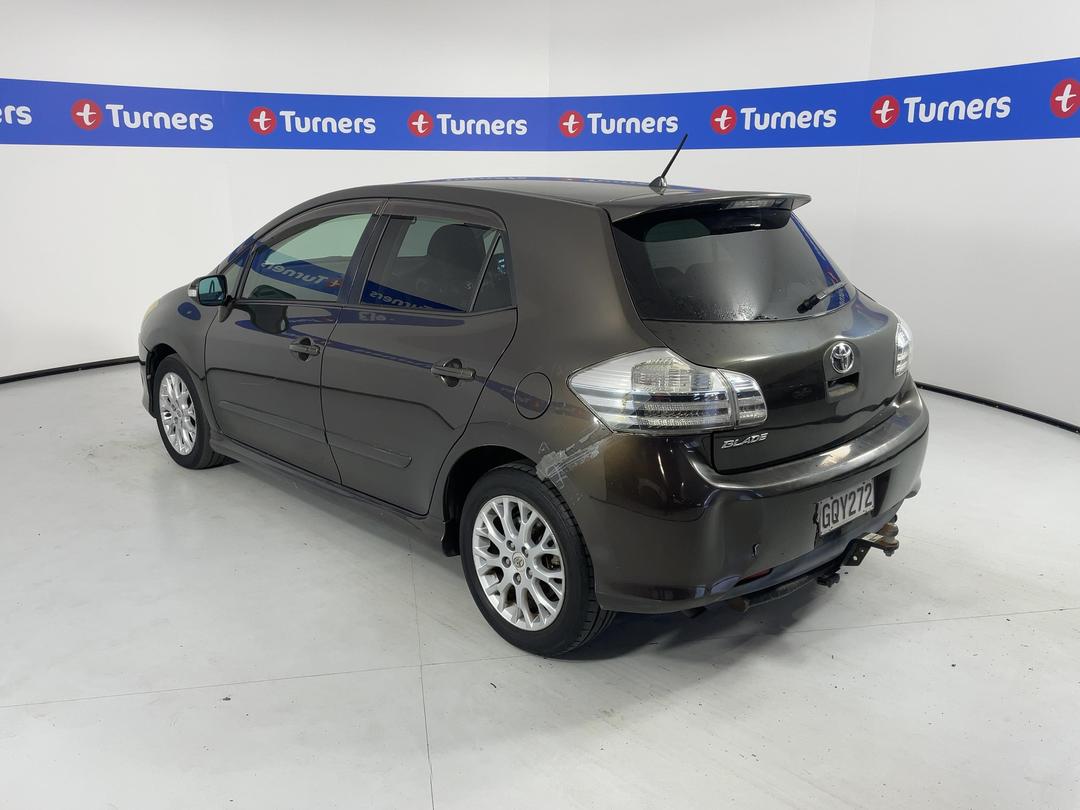 Photo '4' of Toyota Blade Photo '4' of Toyota Blade