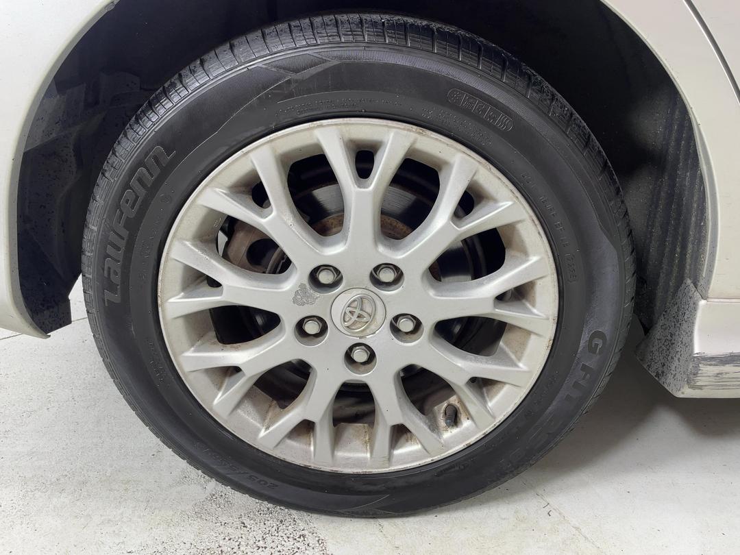 Photo '12' of Toyota Blade