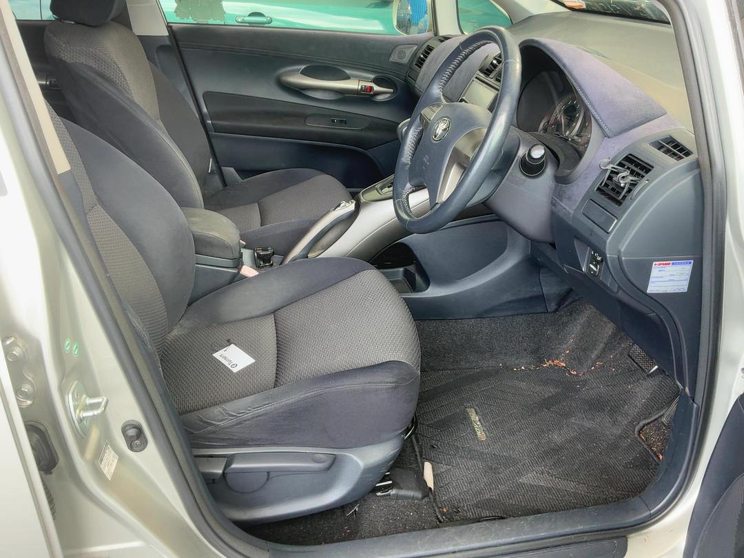 Photo '18' of Toyota Blade Photo '18' of Toyota Blade