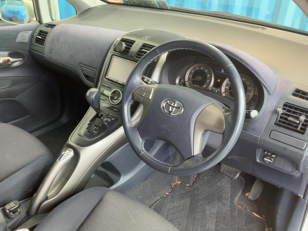 Photo '19' of Toyota Blade Photo '19' of Toyota Blade
