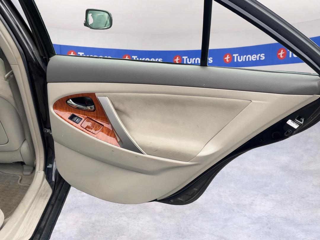 Photo '17' of Toyota Camry Photo '17' of Toyota Camry