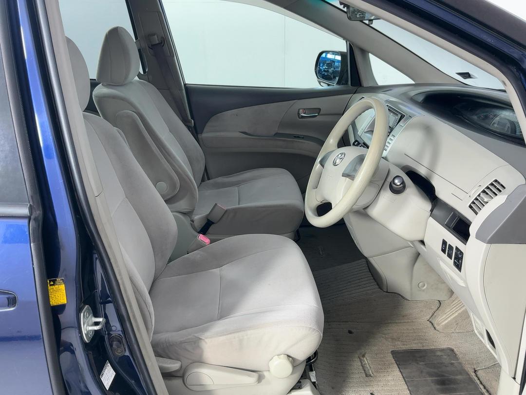 Photo '16' of Toyota Estima