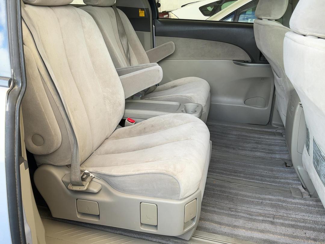 Photo '7' of Toyota Estima Photo '7' of Toyota Estima