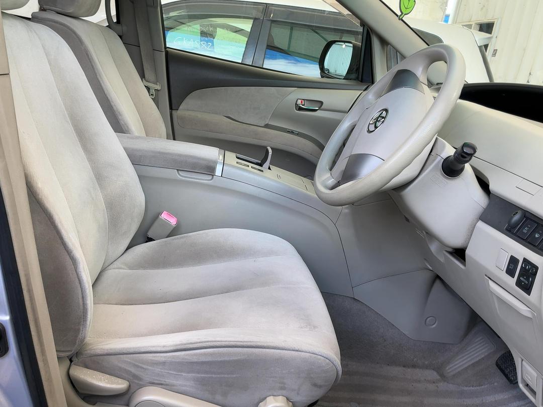 Photo '8' of Toyota Estima Photo '8' of Toyota Estima