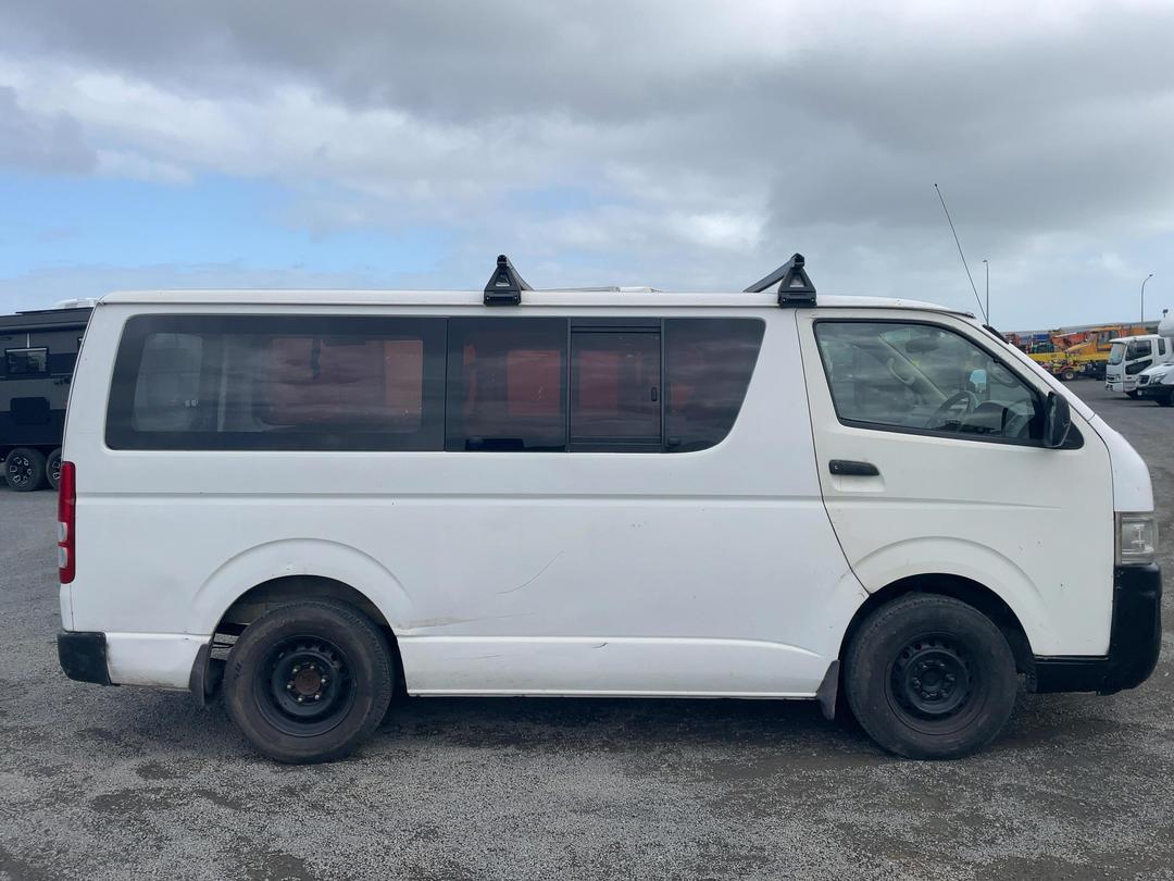 Photo '3' of Toyota Hiace Van