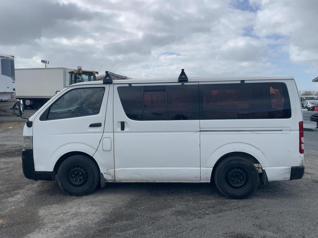 Photo '7' of Toyota Hiace Van