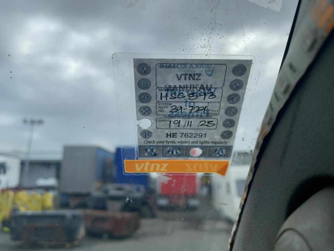 Photo '21' of Toyota Hiace Van