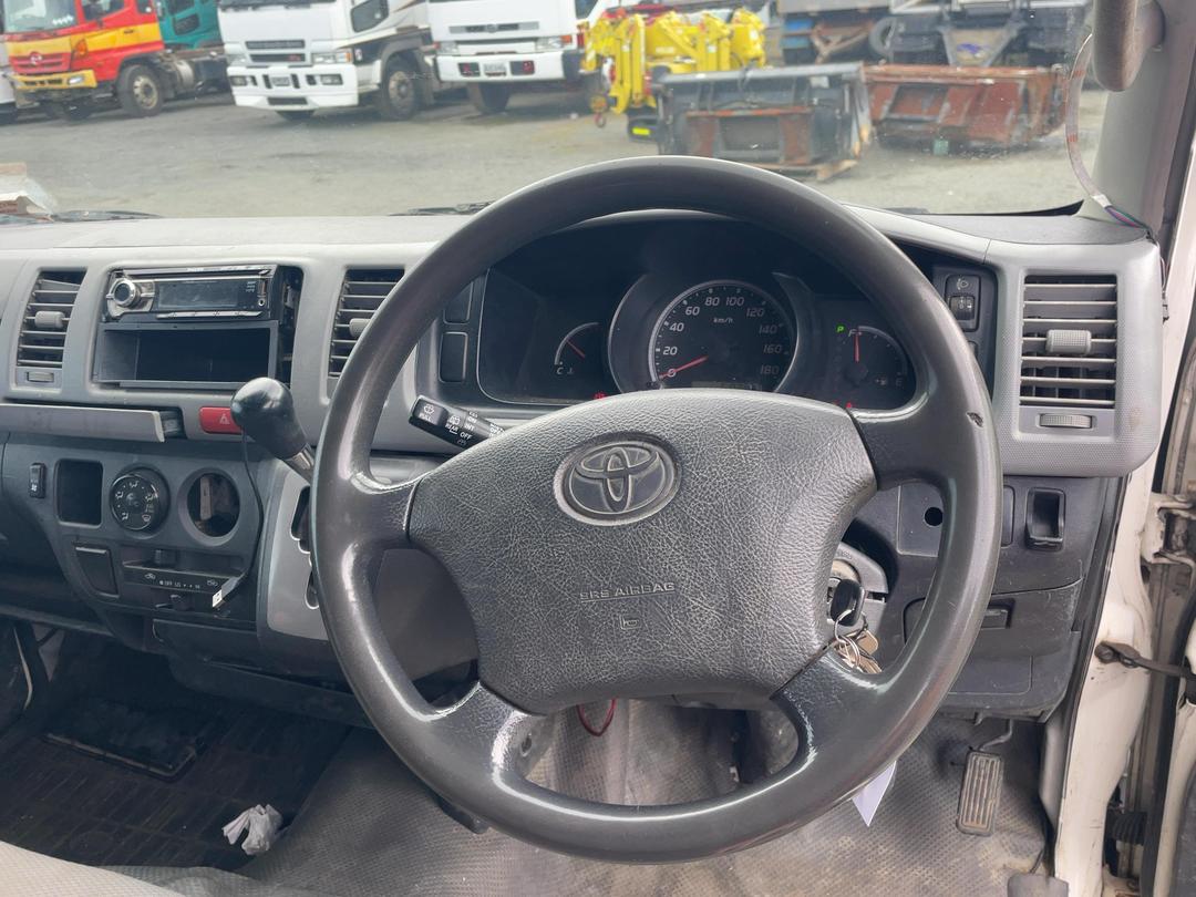 Photo '12' of Toyota Hiace Van