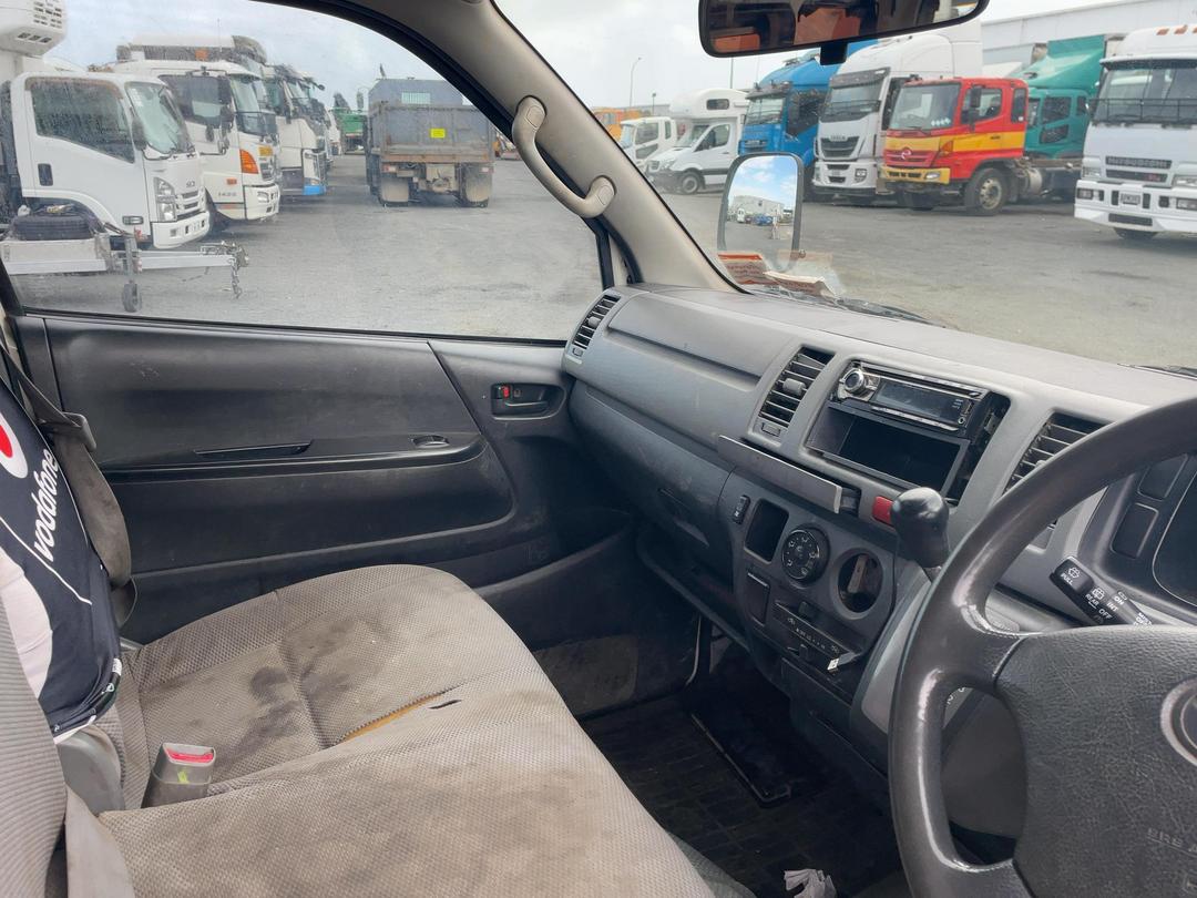 Photo '13' of Toyota Hiace Van