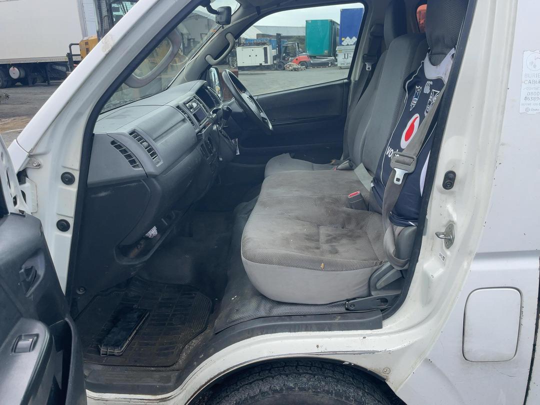 Photo '15' of Toyota Hiace Van