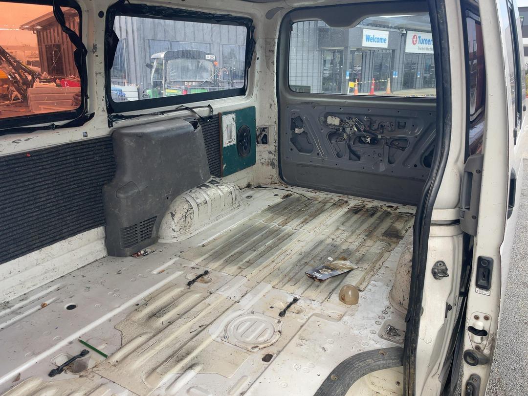 Photo '16' of Toyota Hiace Van