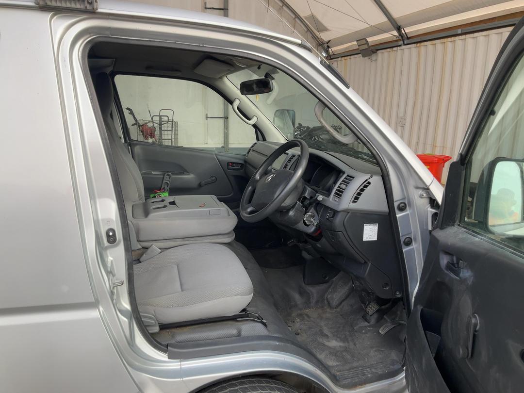 Photo '7' of Toyota Hiace