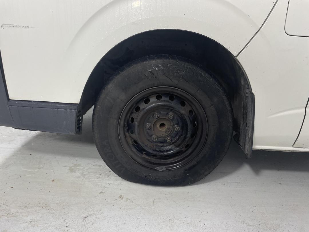 Photo '10' of Toyota Hiace