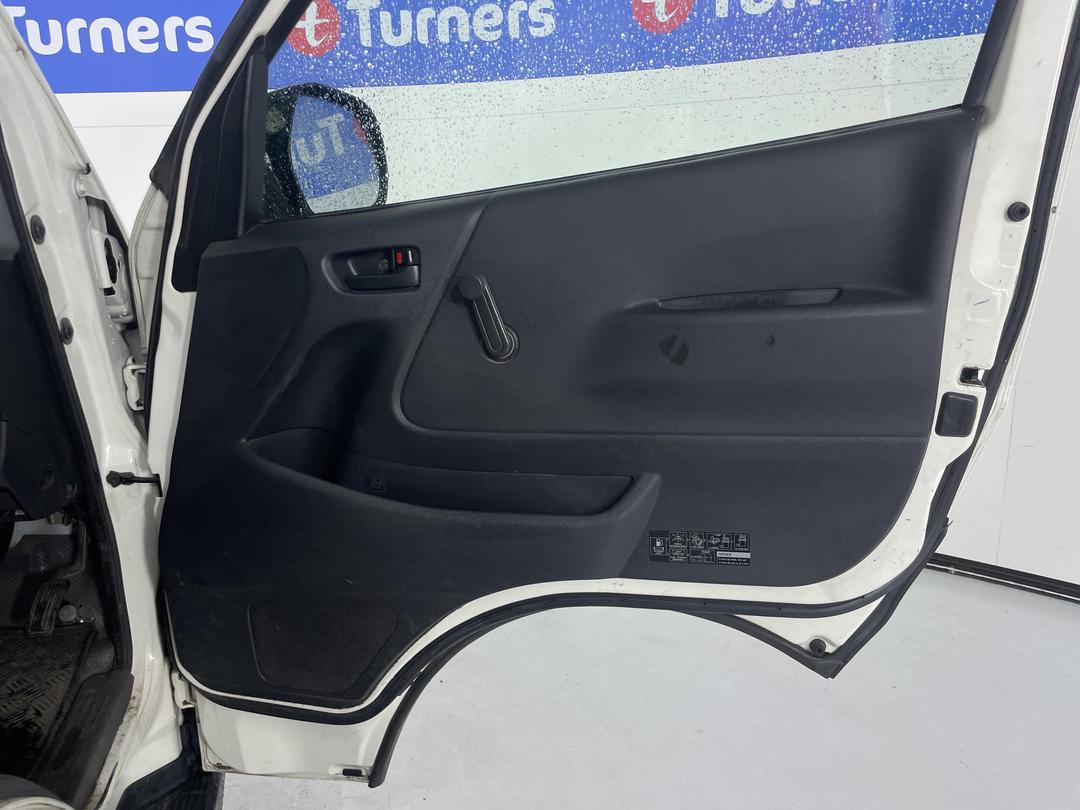 Photo '15' of Toyota Hiace