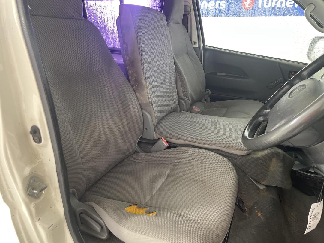 Photo '16' of Toyota Hiace