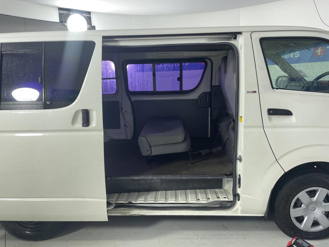 Photo '19' of Toyota Hiace