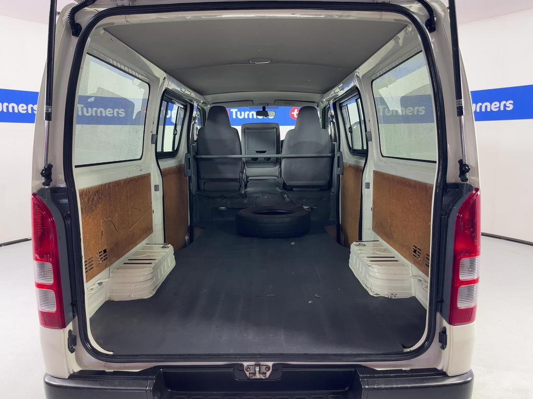 Photo '14' of Toyota Hiace