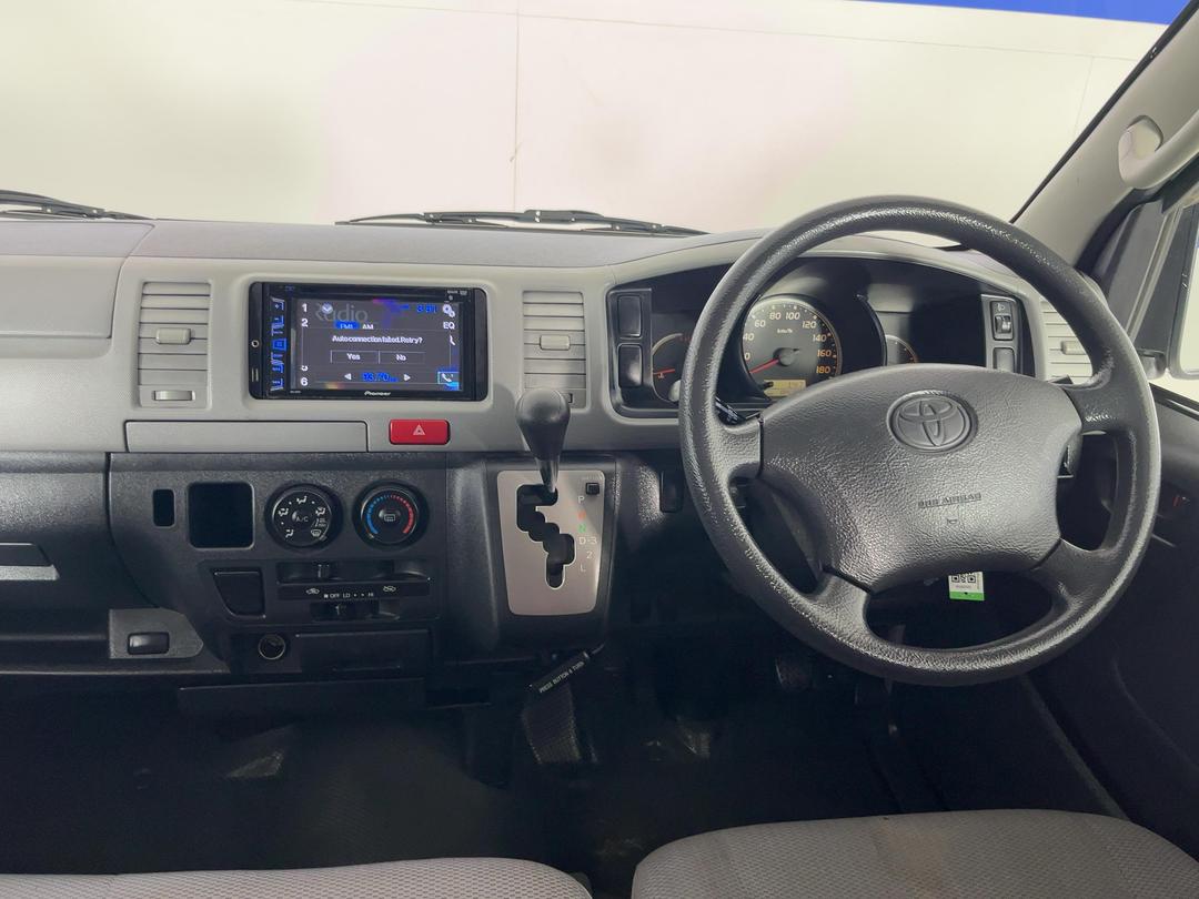 Photo '17' of Toyota Hiace