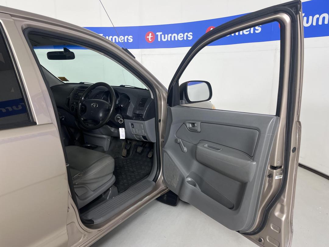 Photo '15' of Toyota Hilux