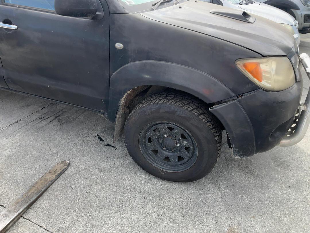 Photo '2' of Toyota Hilux TD SR5 DCU 4A