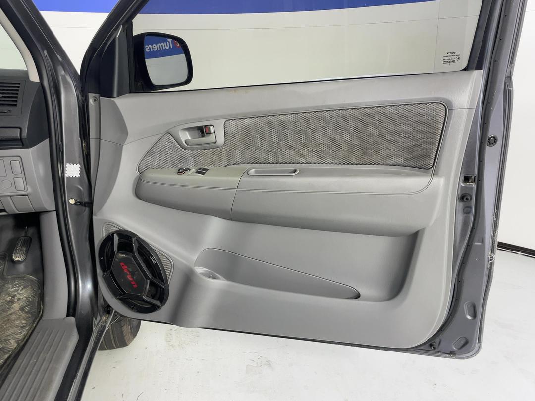 Photo '13' of Toyota Hilux