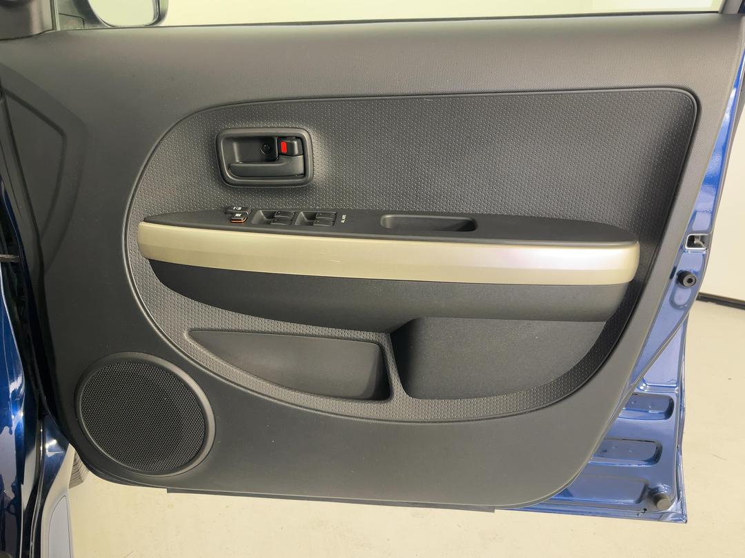 Photo '15' of Toyota IST