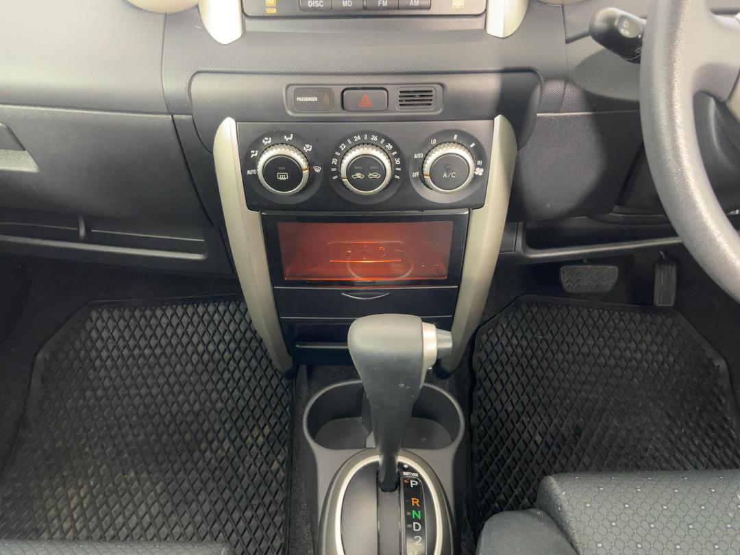 Photo '18' of Toyota IST
