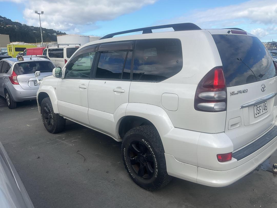 Photo '4' of Toyota Landcruiser Prado