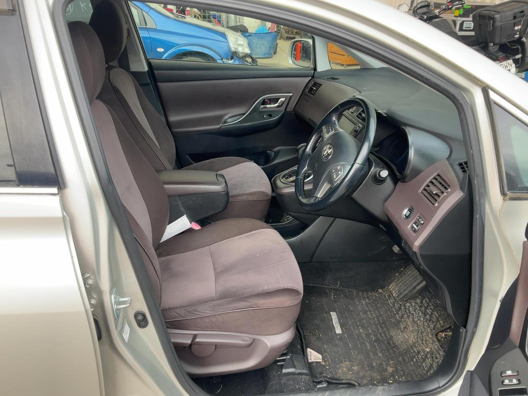 Photo '18' of Toyota Markx ZIO Photo '18' of Toyota Markx ZIO