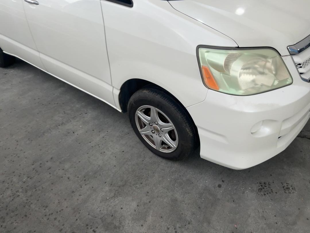 Photo '2' of Toyota Noah